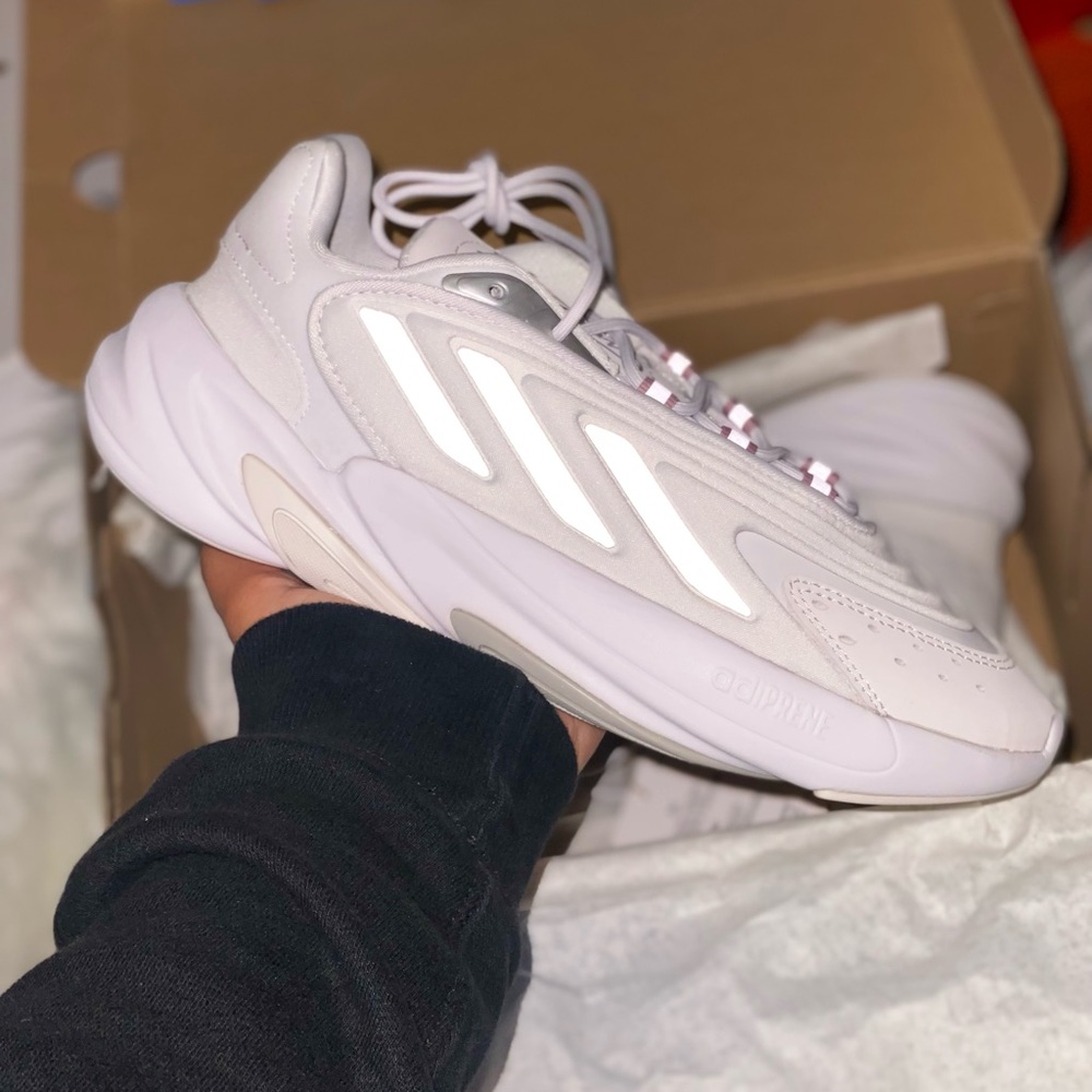 Adidas Women’s Ozelia ”Dash Grey” Size 7 Women’s